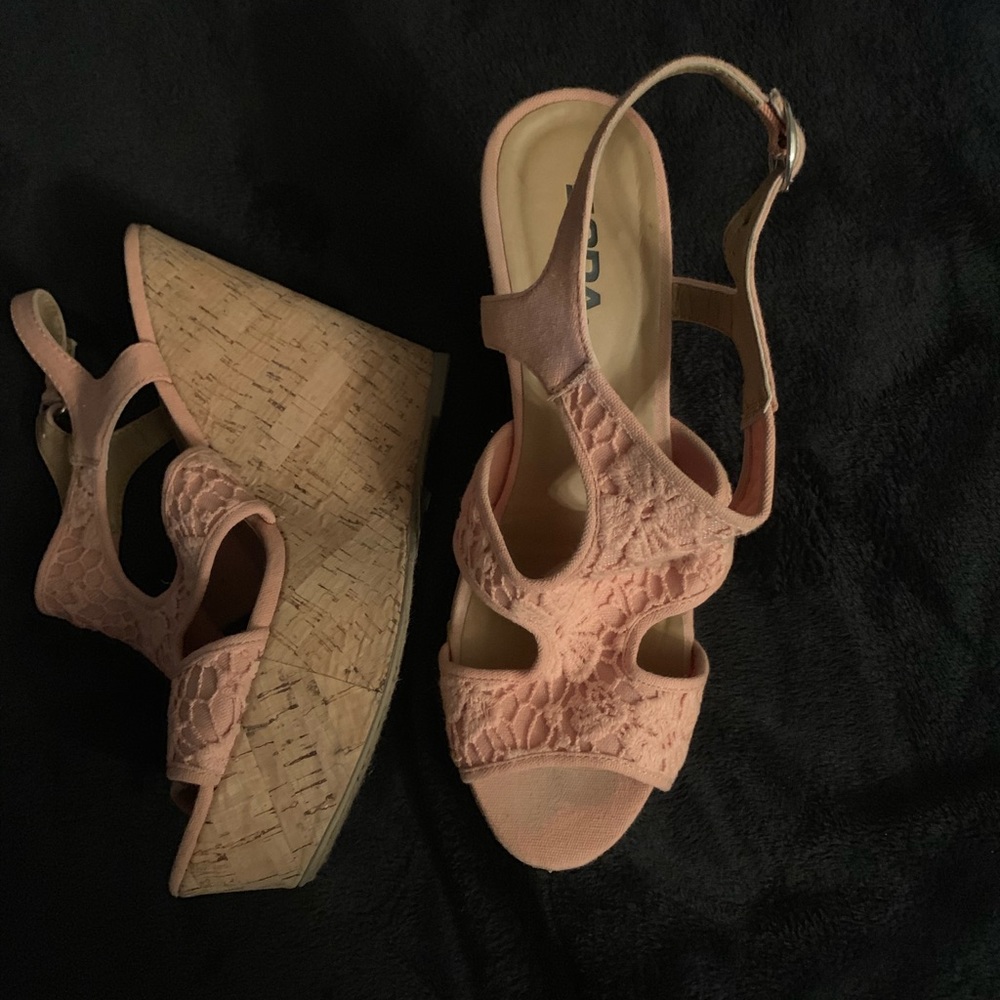 Women’s wedge heels - Picture 3 of 4